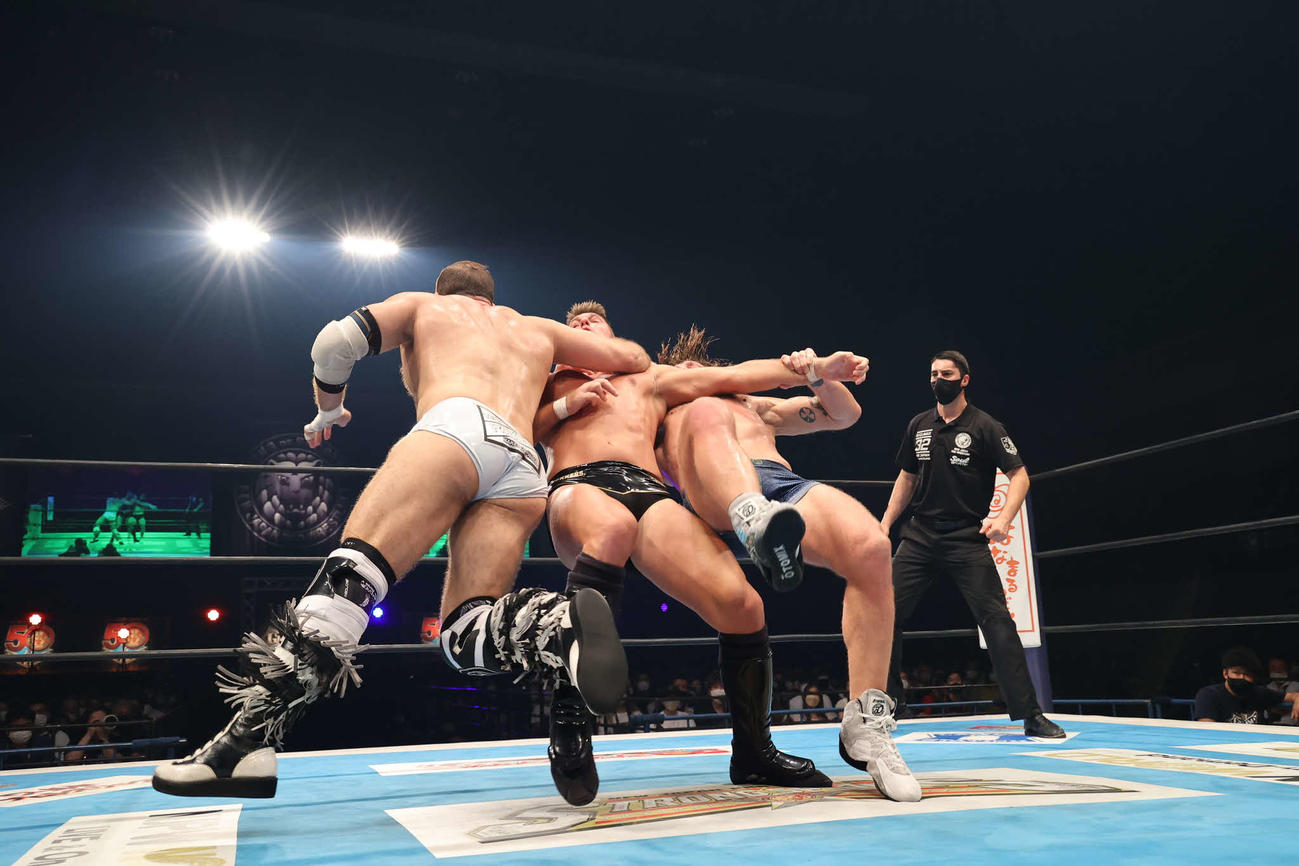 新日本 ローラーが技術戦制す グラウンドの攻防からtakaみちのくに後頭部へのニーバット プロレス 日刊スポーツ