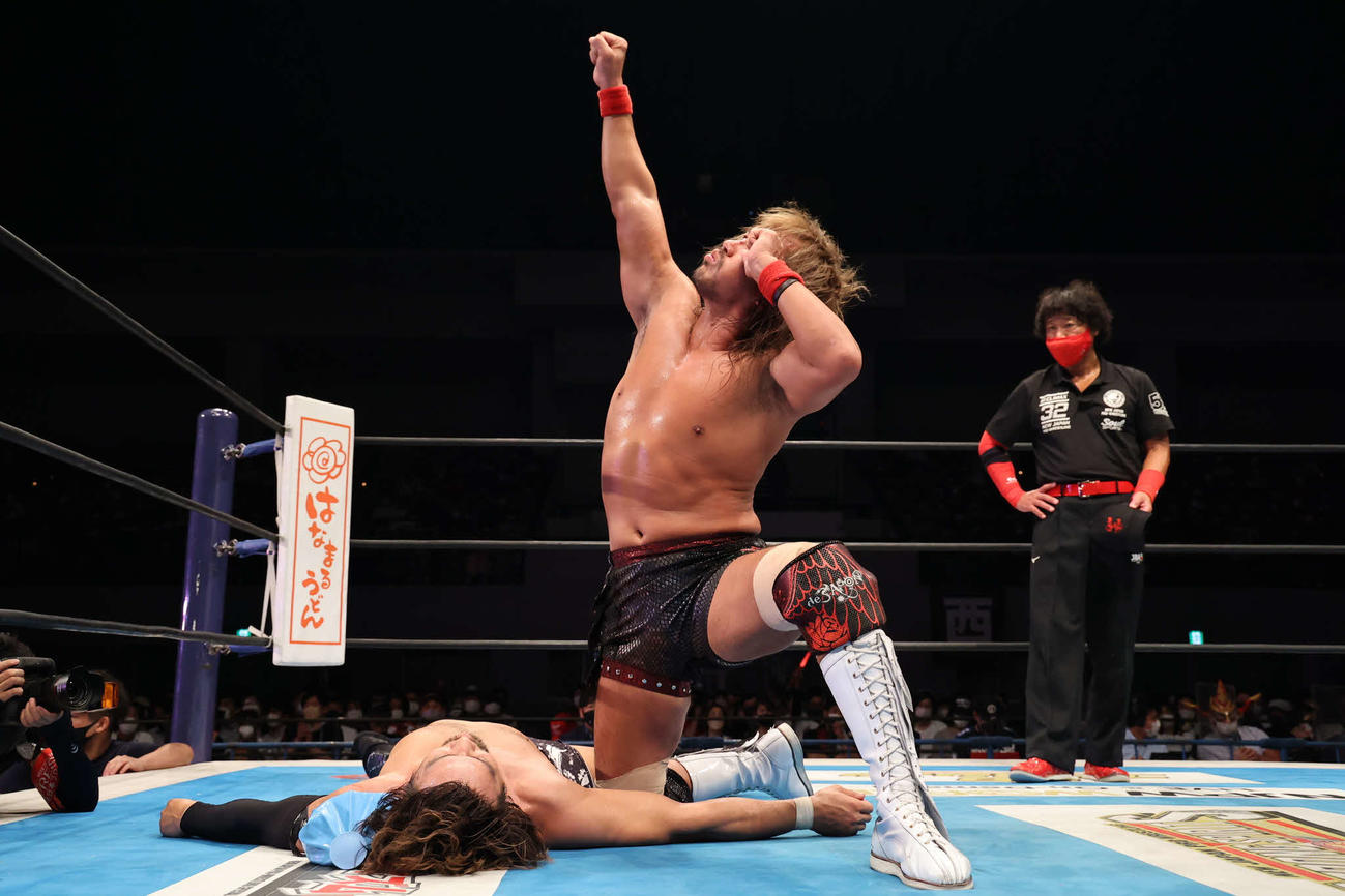 KENTAに勝利し、ポーズを決める内藤（提供・新日本プロレス）
