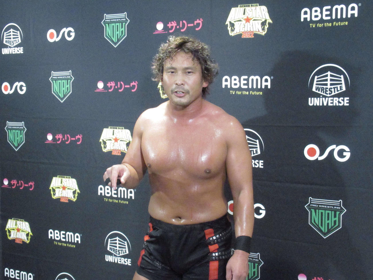 試合に勝利し、バックステージでコメントする中嶋（撮影・勝部晃多）
