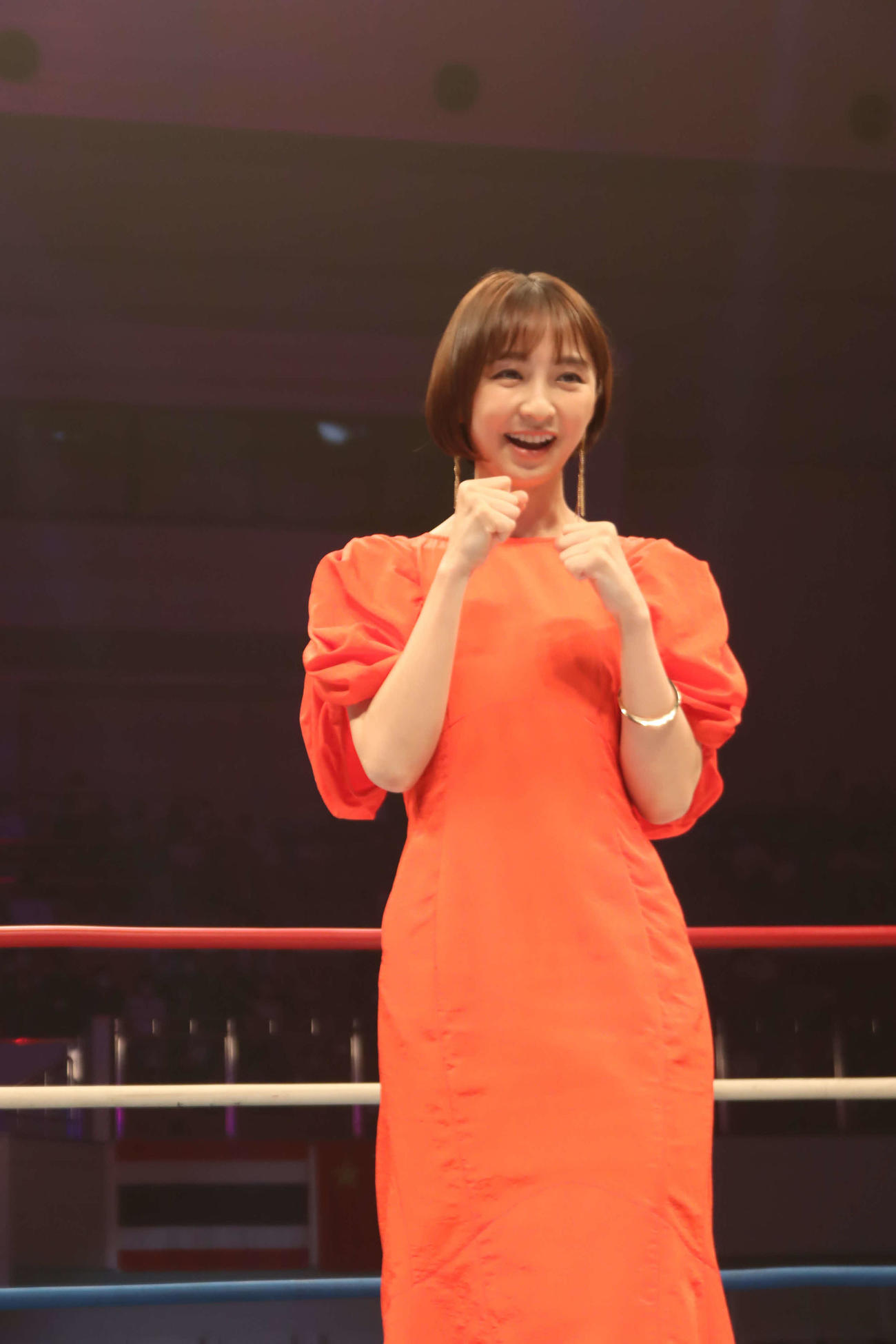 スペシャルラウンドガールでK－1福岡大会に登場した篠田麻里子（撮影・片渕浩介）