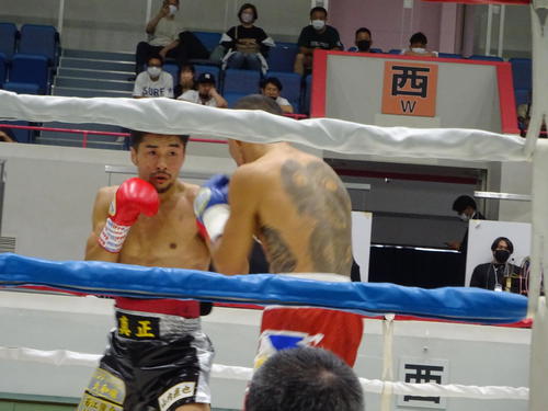 ボクシング】元WBOミニマム級王者の山中竜也が判定で復帰2戦目勝利
