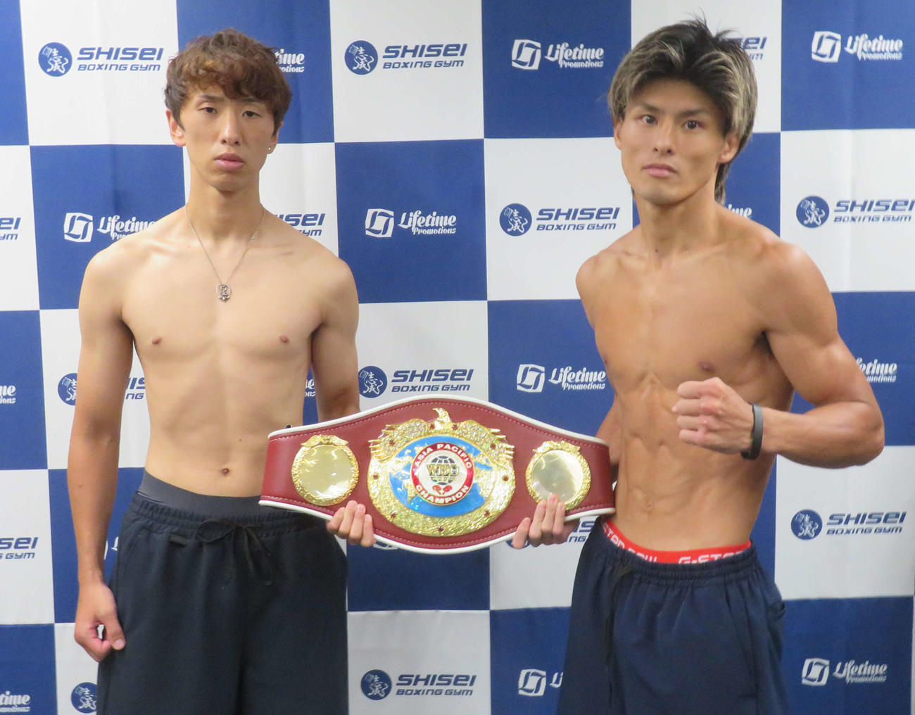 WBOAアジア・パシフィック・スーパーフェザー級王座決定戦に臨む同級4位中川兼玄（左）と同級1位木村吉光