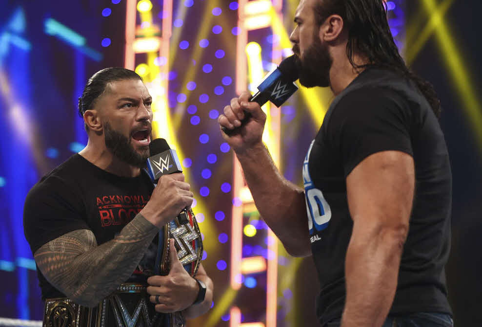 CATC大会で、WWEヘビー、ユニバーサル統一王者ローマン・レインズ（左）はドリュー・マッキンタイアと防衛戦（C）2022 WWE, Inc. All Rights Reserved.