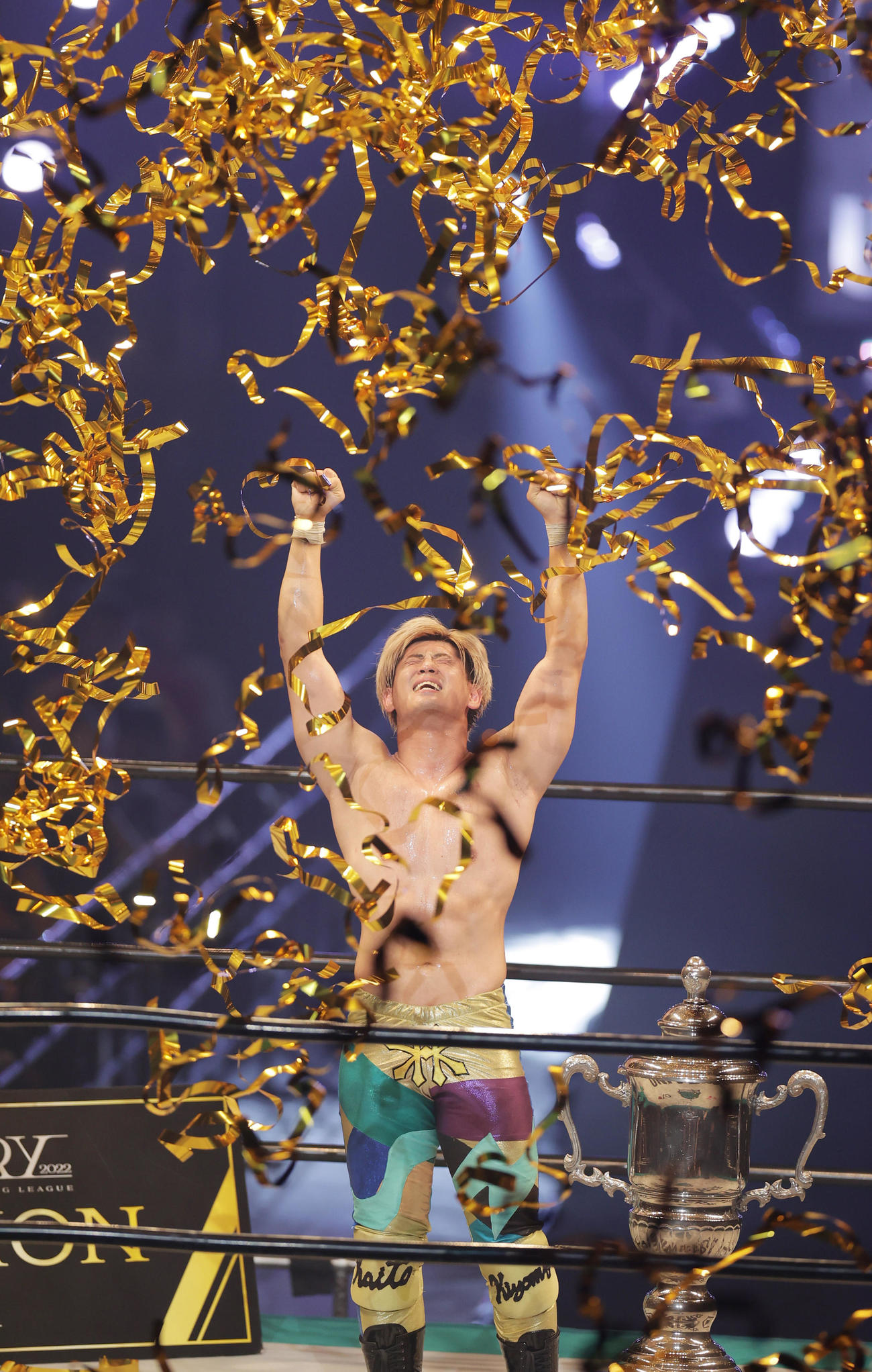 鈴木英樹対清宮海斗　優勝しガッツポーズする清宮海斗（撮影・前田充）