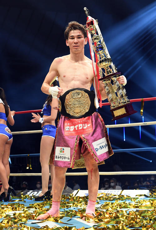 スーパーフェザー級王座決定戦トーナメント 5代目王座に輝いたレオナ・ペタス(撮影・たえ見朱実)