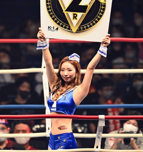スーパーフェザー級王座決定戦トーナメント　盛り上げるK－1ガールズうらら（撮影・たえ見朱実）
