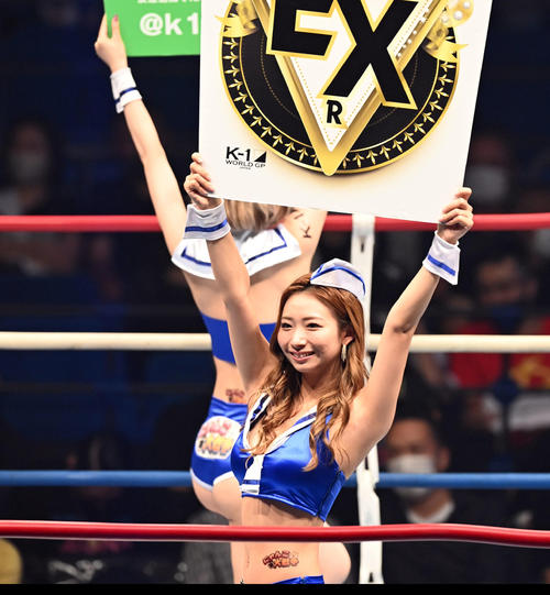 スーパーフェザー級王座決定戦トーナメント　盛り上げるK－1ガールズうらら（撮影・たえ見朱実）