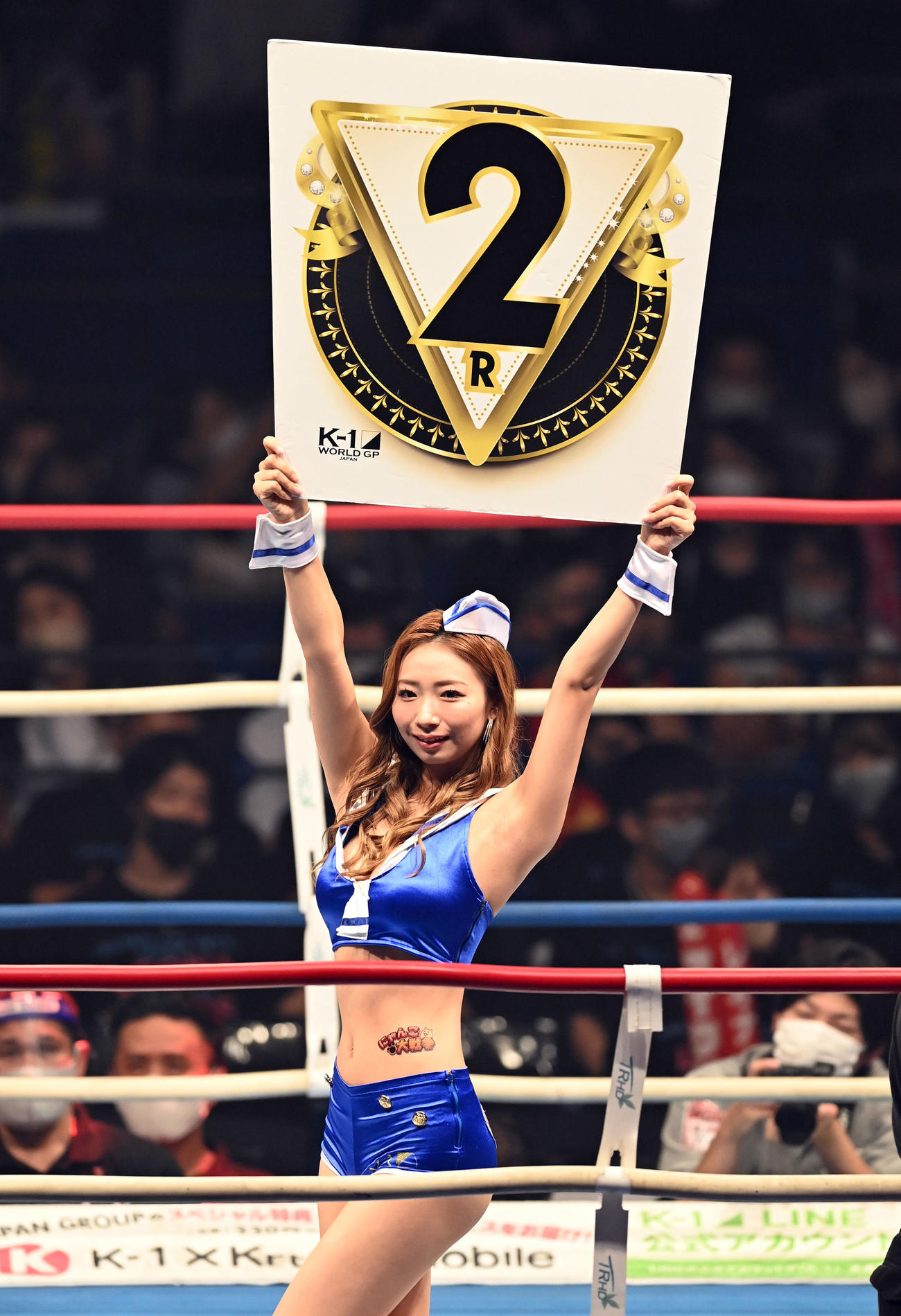 スーパーフェザー級王座決定戦トーナメント　盛り上げるK－1ガールズうらら（撮影・たえ見朱実）