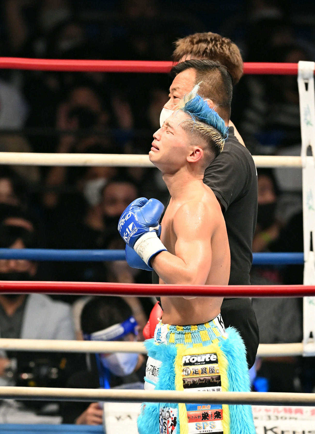58キロ契約　延長1回、西京春馬に判定勝ちし、うれし涙を浮かべる森坂陸（撮影・たえ見朱実）