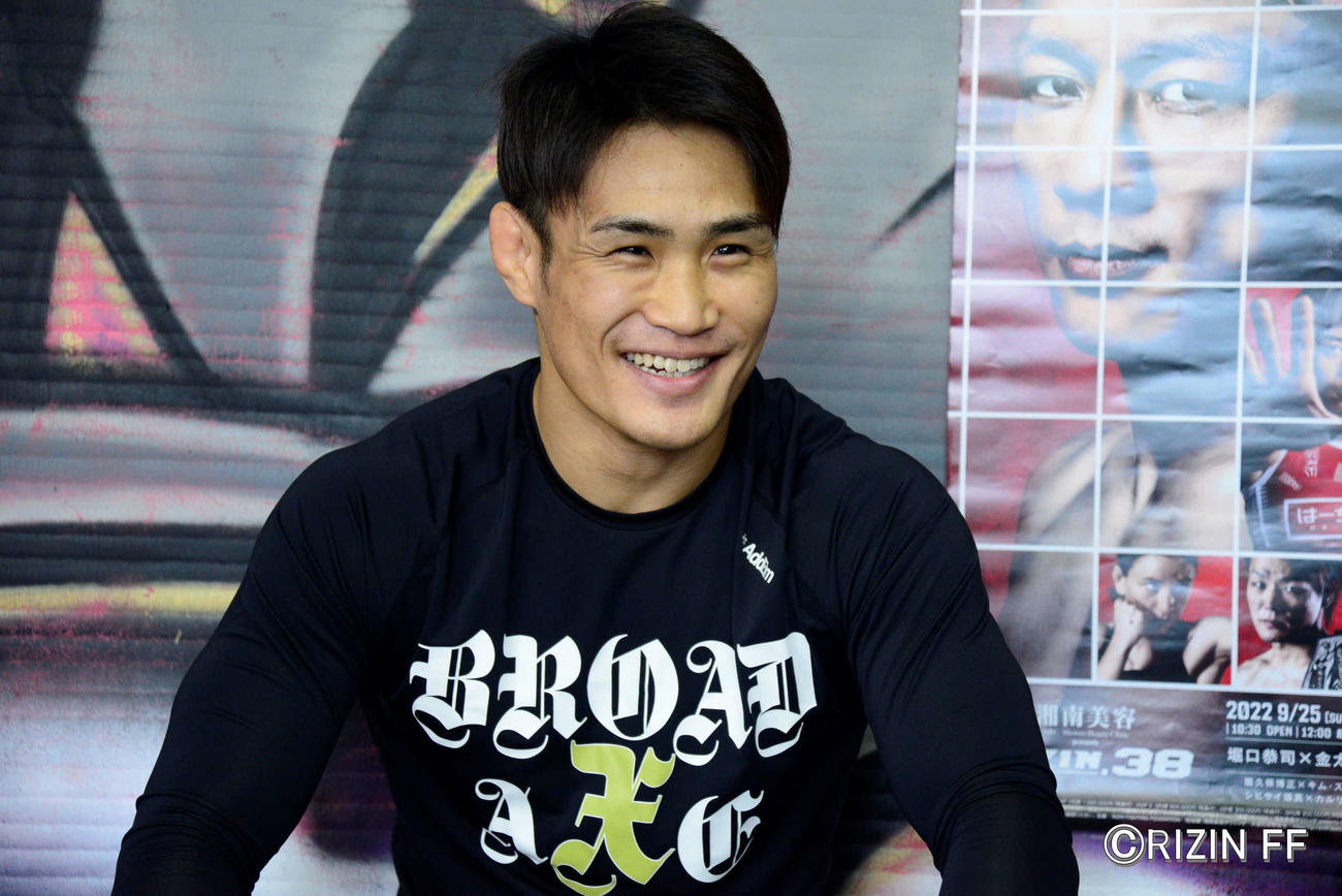 練習を公開し、笑顔で取材に応じる金太郎（提供・RIZIN）