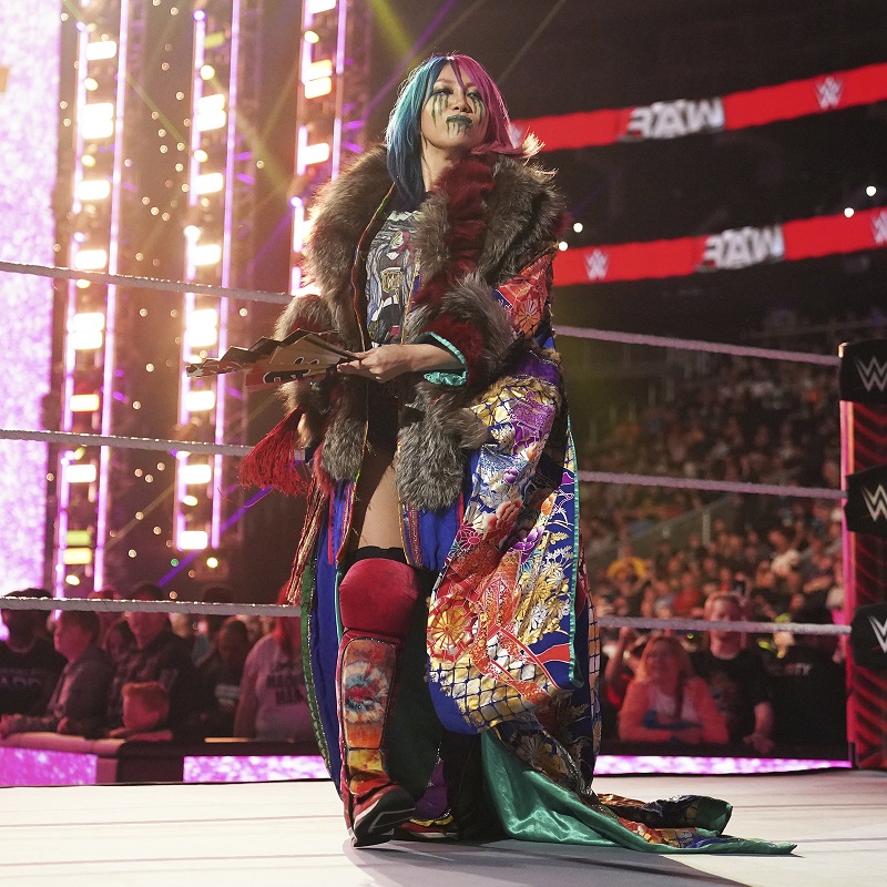 カナダの大観衆の声援を浴びながらロウ大会オープニングに登場したアスカ（C）2022 WWE, Inc. All Rights Reserved