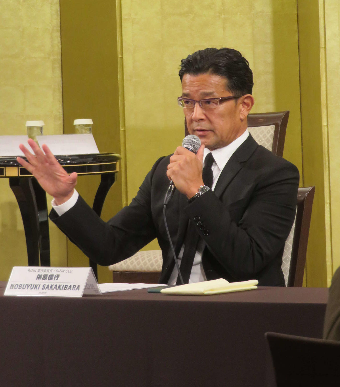 RIZINランドマーク4大会の対戦カード発表会見に出席した榊原信行CEO