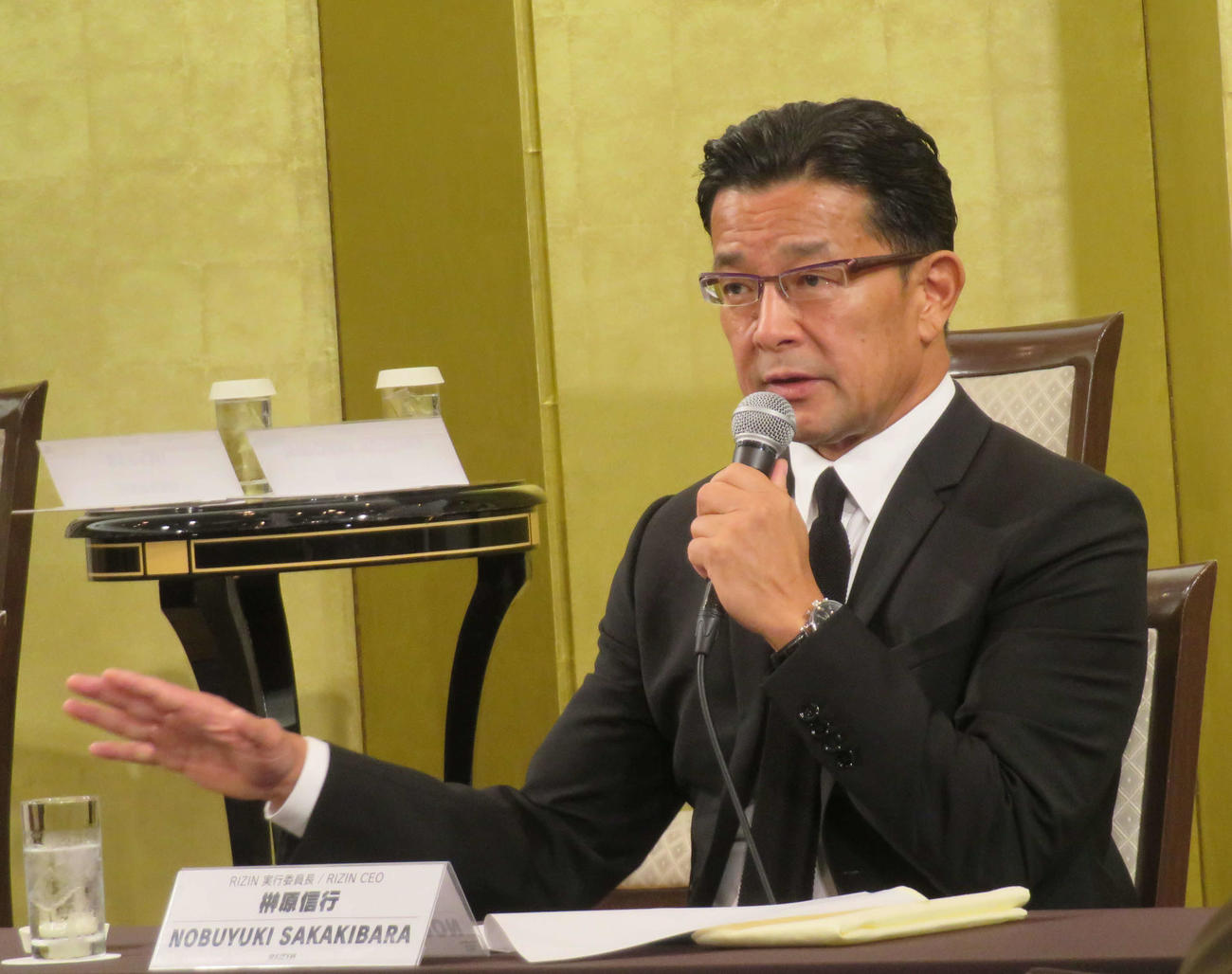 RIZINランドマーク4大会の対戦カード発表会見で登壇した榊原信行CEO