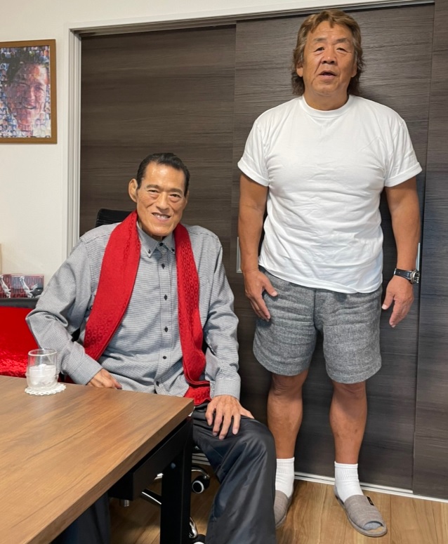 長州力がツイッターに投稿した、アントニオ猪木さんとの2ショット写真