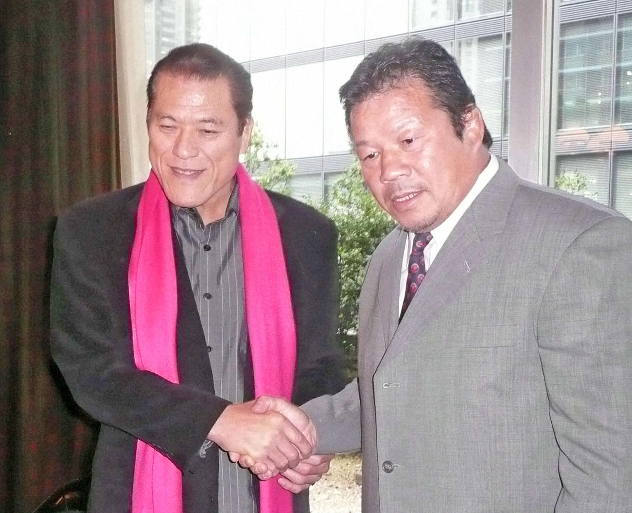 アントニオ猪木さん（左）と藤波辰爾（2008年撮影）