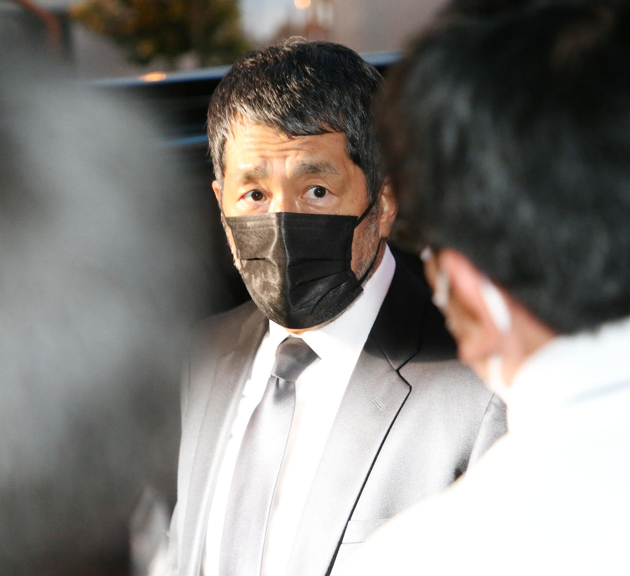 アントニオ猪木さん宅を弔問し記者に応じる高田延彦（撮影・宮地輝）