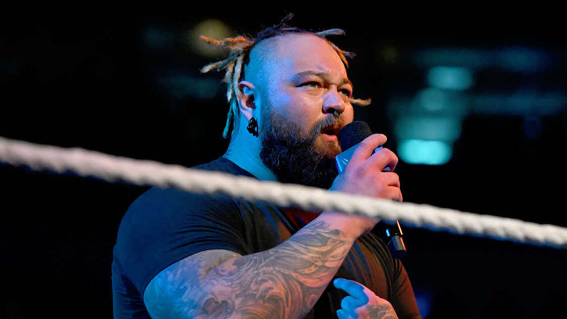 “フィーンド”のマスクを着用せずにリングに上がったブレイ・ワイアット（C）2022 WWE, Inc. All Rights Reserved