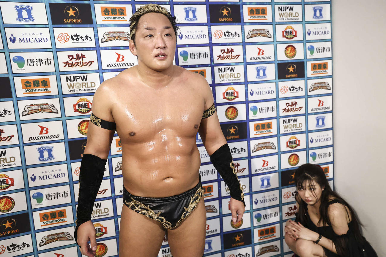 バックステージで川田へ悪態をつくタイチ（提供・新日本プロレス）