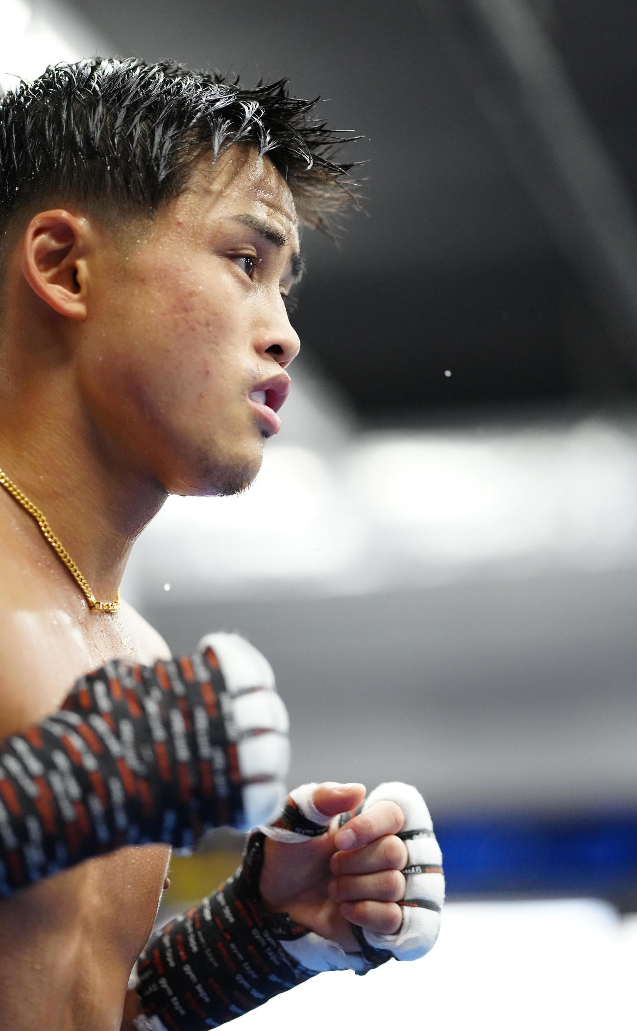報道陣に練習を公開するWBA世界ライトフライ級スーパー王者の京口（撮影・江口和貴）