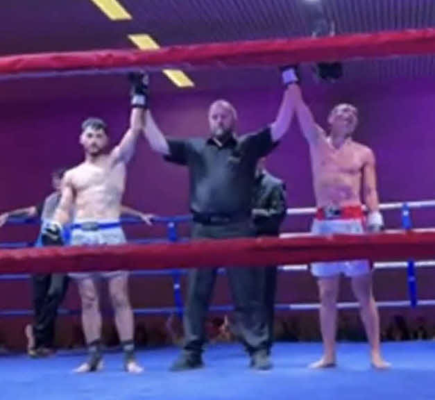 スイス・チューリヒで開催された格闘技大会「ノックアウト・ファイトナイト8」でパトリック・カバシ（左端）と対戦し、引き分けの判定を受ける安彦考真（右端）（小比類巻貴之氏のYouTubeチャンネルより）