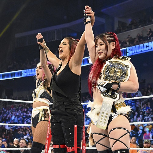Wwe イヨ スカイが女子タッグ王座防衛成功 月面水爆でショッツィを沈めてフォール勝ち プロレス写真ニュース 日刊スポーツ
