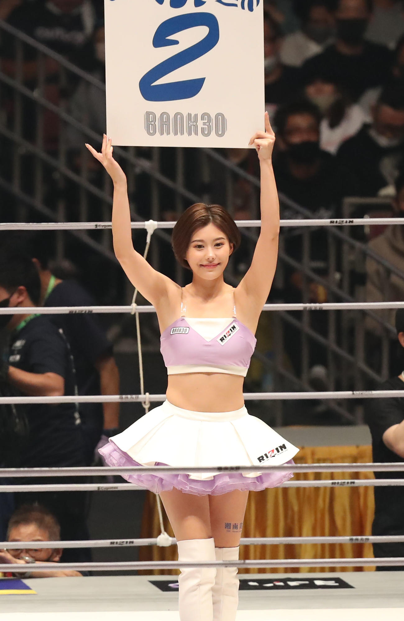 阿部大治対田村ヒビキ　2回示すRIZINガール（撮影・屋方直哉）