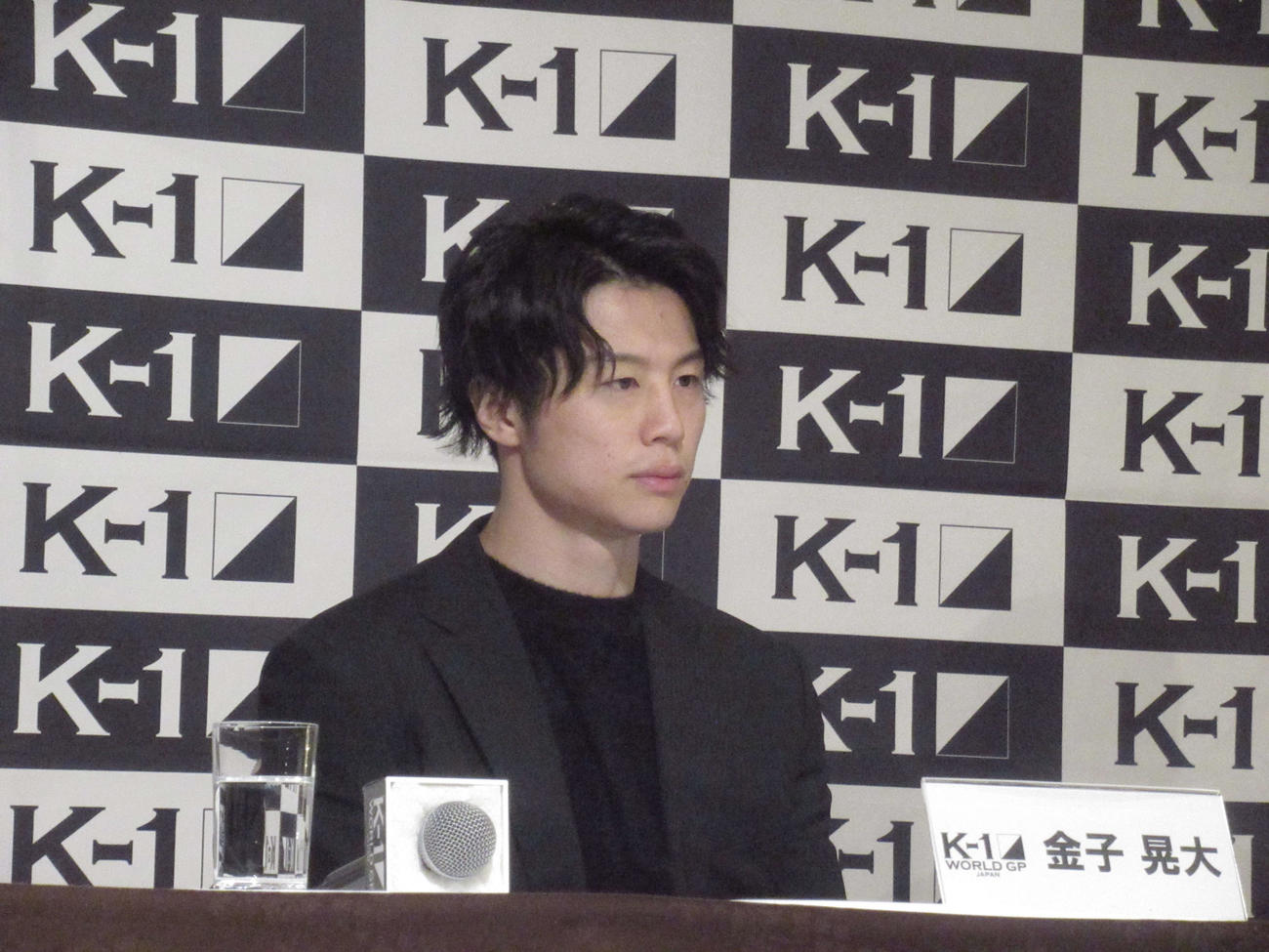大阪大会のカード発表会見に臨む金子（撮影・勝部晃多）