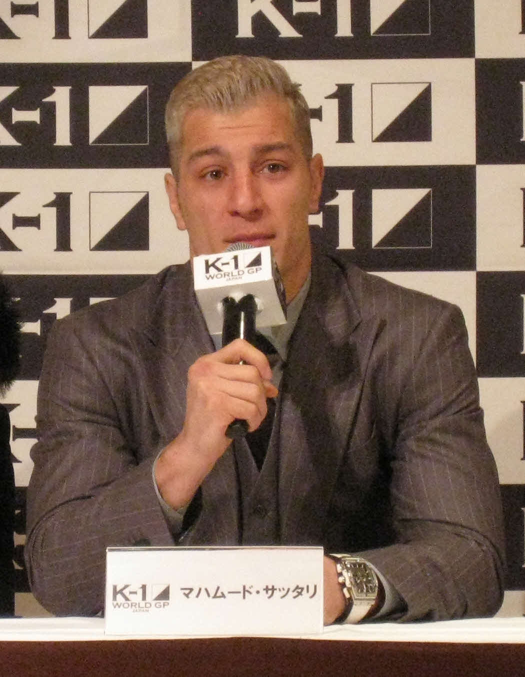 会見でKOにはこだわらないとしたマハムード・サッタリ（撮影・吉池彰）