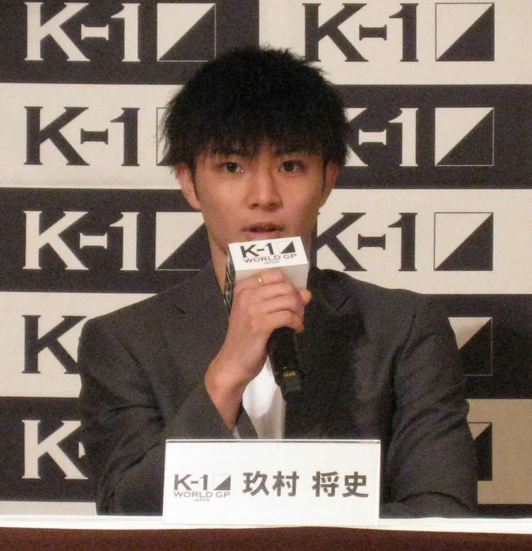 会見する玖村将史（撮影・吉池彰）