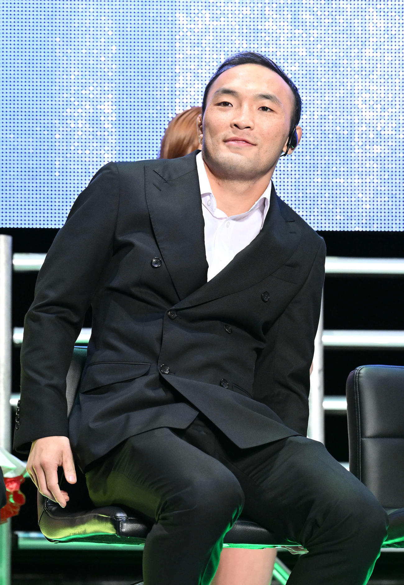 登壇し会見に臨むキム・スーチョル（撮影・滝沢徹郎）　