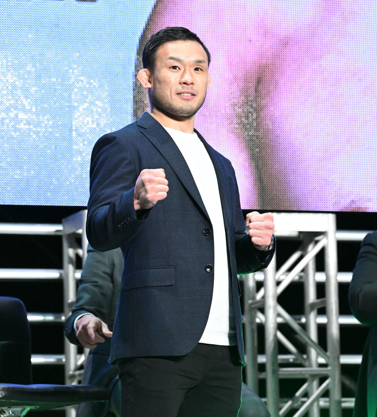 登壇する扇久保（撮影・滝沢徹郎）　