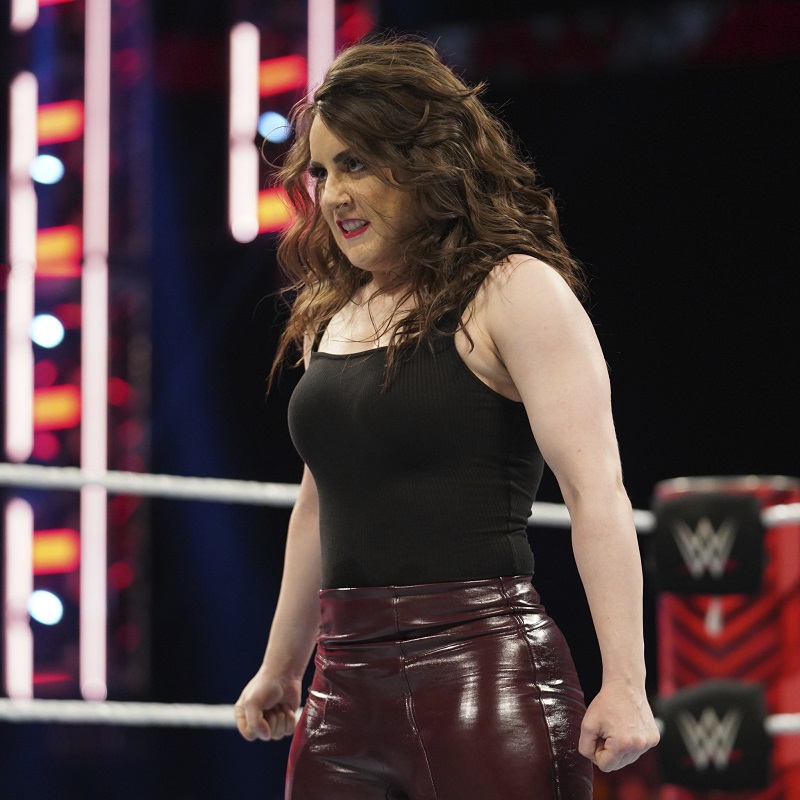 ニッキ－・クロスが仮面ヒロインのニッキー・A.S.Hから素顔に戻って暴走（C）2022 WWE, Inc. All Rights Reserved