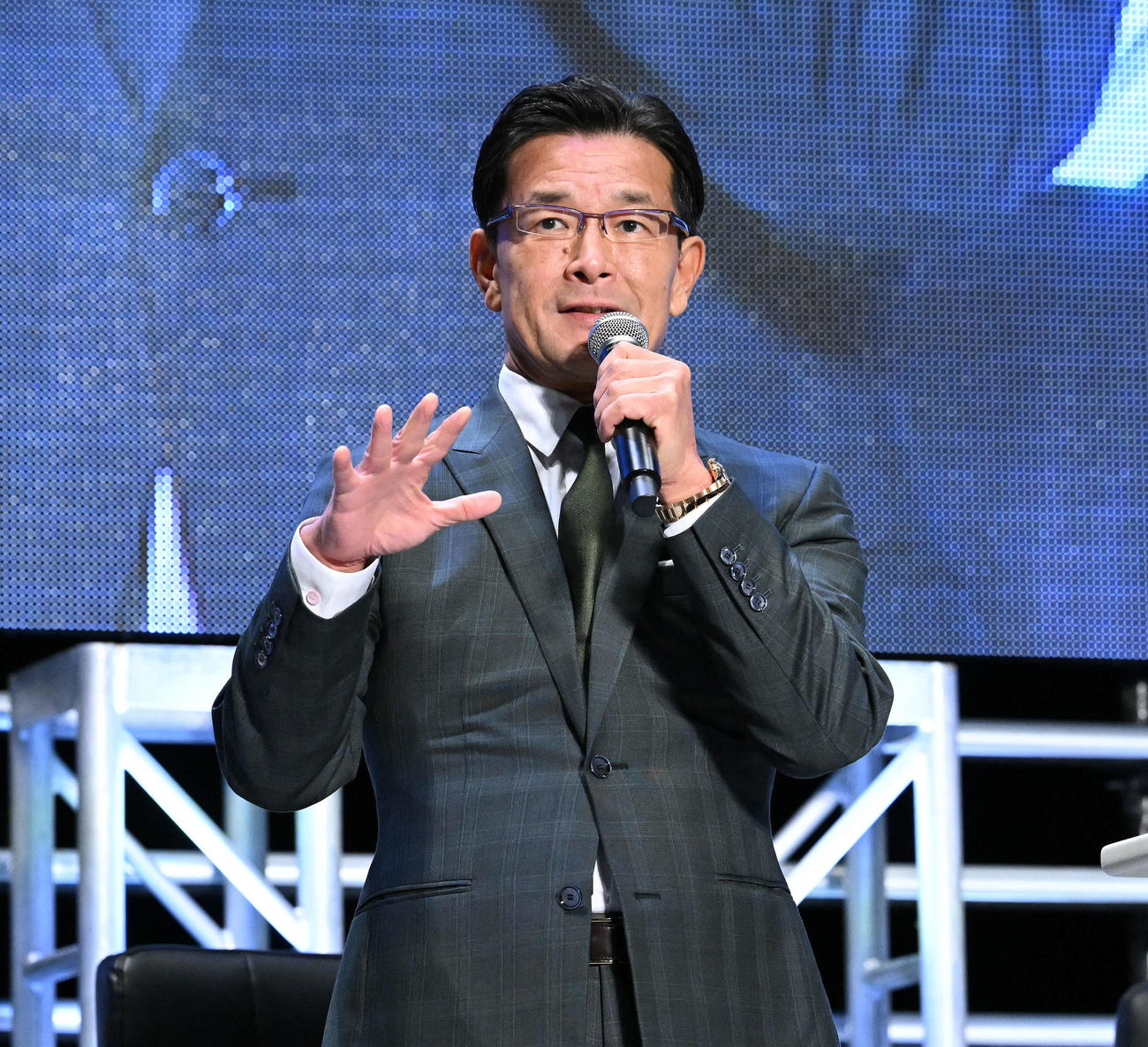 あいさつする榊原CEO（撮影・滝沢徹郎）　