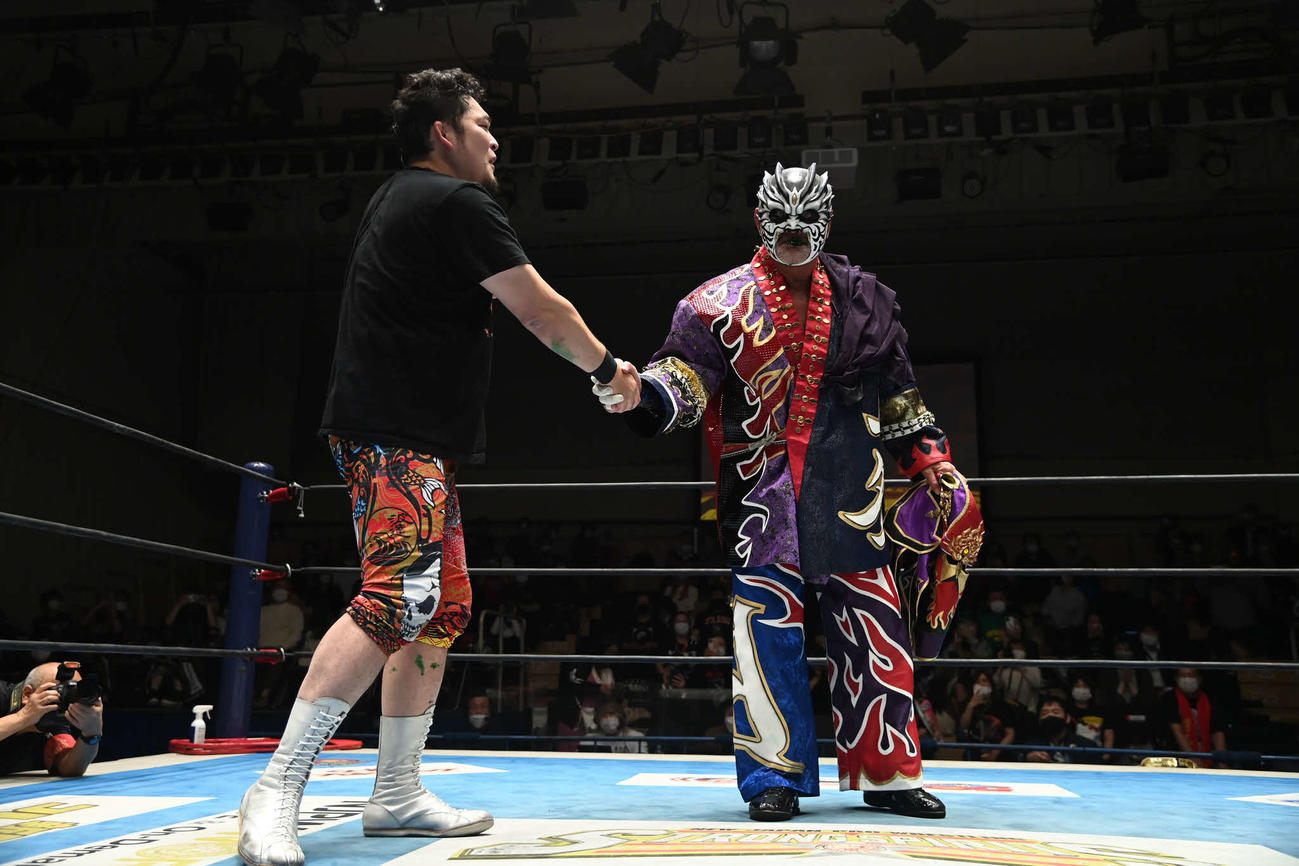 【新日本】グレート・ムタ3年半ぶり新日マットに復活 有明大会で矢野、オカダと共闘宣言 - プロレス写真ニュース : 日刊スポーツ
