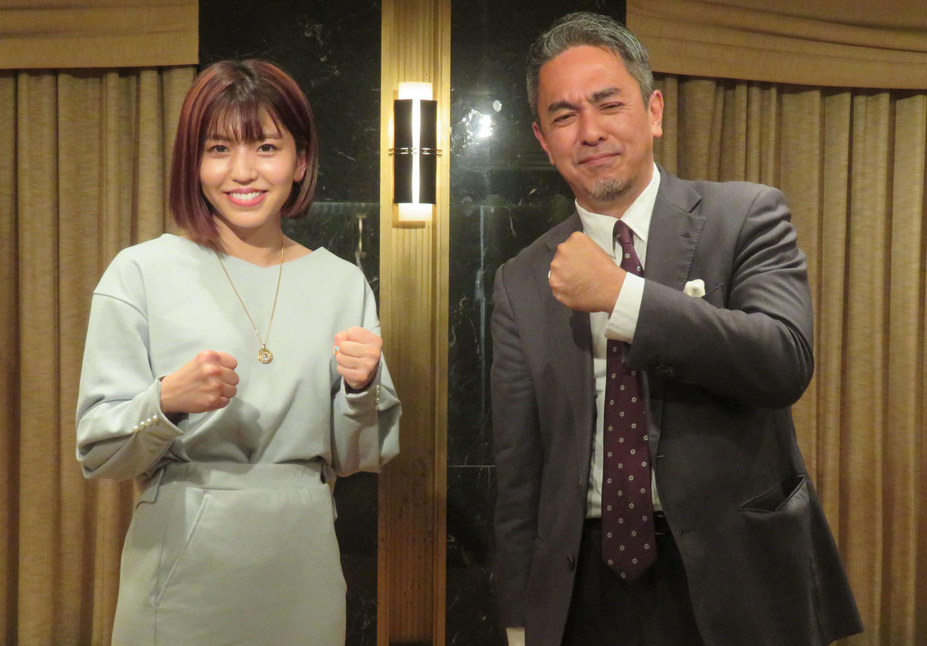 現状報告会見に臨んだKNOCK OUT－BLACK女子ミニマム級王者ぱんちゃん璃奈（左）と宮田充プロデューサー