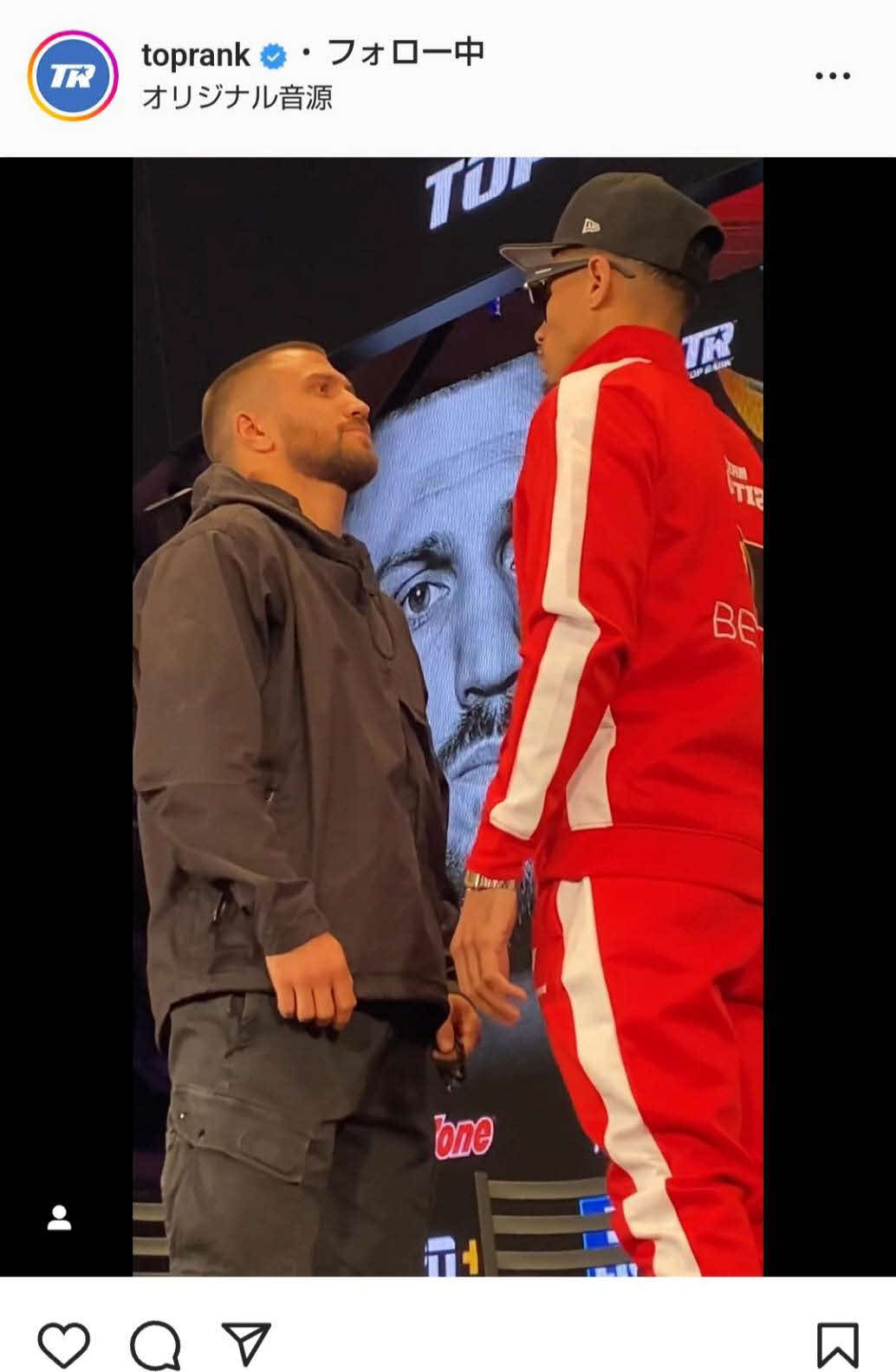 会見後のフェースオフでジャーメイン・オルティス（右）とにらみ合うワシル・ロマチェンコ（トップランク社公式インスタグラムより）