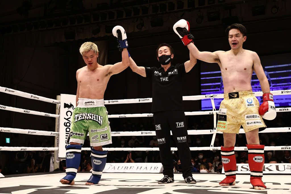 寺戸（右）の引退試合に登場した那須川（C）RISE