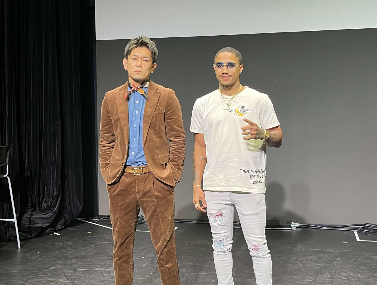 GLOBAL TITANS大会で対戦する皇治（左）とイングラム（撮影・勝部晃多）