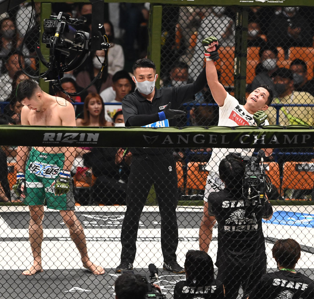 魚井フルスイング対ヤン・ジヨン　アラン“ヒロ”ヤマニハ対河村泰博ン　河村泰博（左）を判定で破ったアラン“ヒロ”ヤマニハ（撮影・前岡正明）