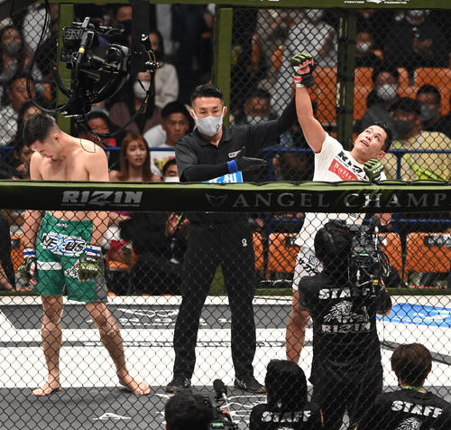 魚井フルスイング対ヤン・ジヨン　アラン“ヒロ”ヤマニハ対河村泰博ン　河村泰博（左）を判定で破ったアラン“ヒロ”ヤマニハ（撮影・前岡正明）