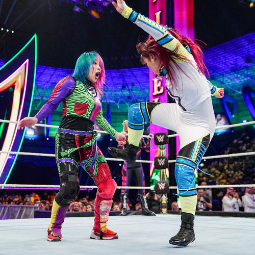 WWE】イヨ・スカイがアスカとの中東決戦で勝利、女子タッグ王座を奪回
