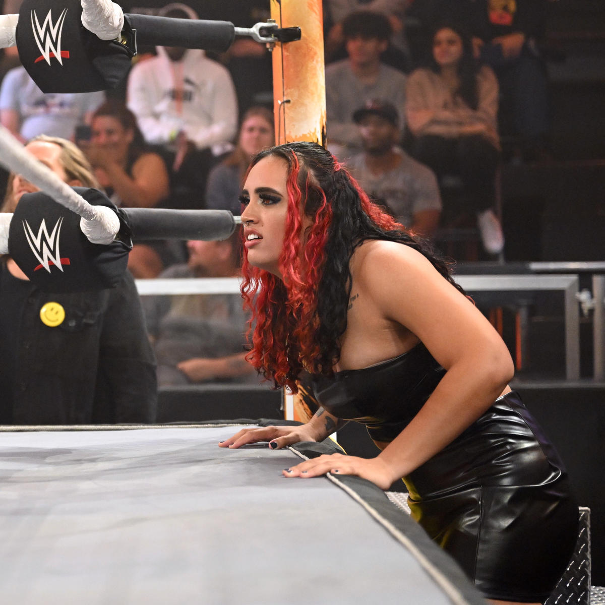 ジョー・ゲイシーのシングルマッチでセコンドに入ったエイヴァ・レイン（C）2022 WWE, Inc. All Rights Reserve