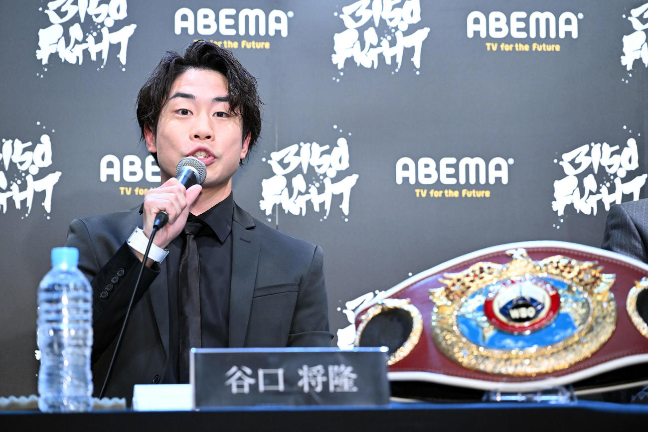 タイトルマッチが決まり会見する谷口（撮影・滝沢徹郎）