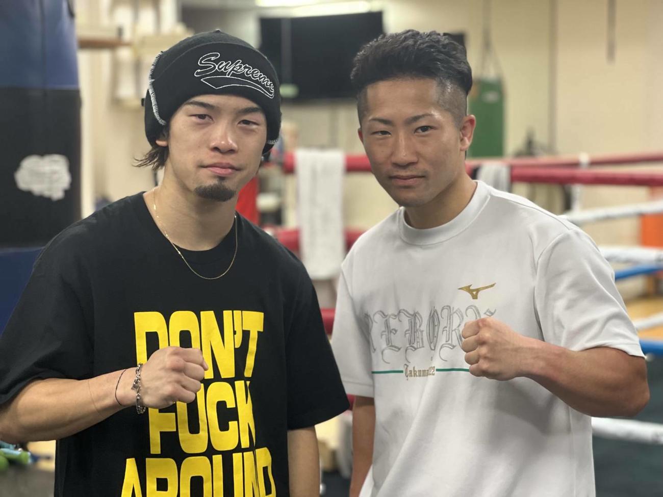 アマチュア時代からライバル関係にある元WBC世界バンタム級暫定王者井上拓真（右）とスパーリングした元世界3階級制覇王者田中恒成（大橋ジム提供）