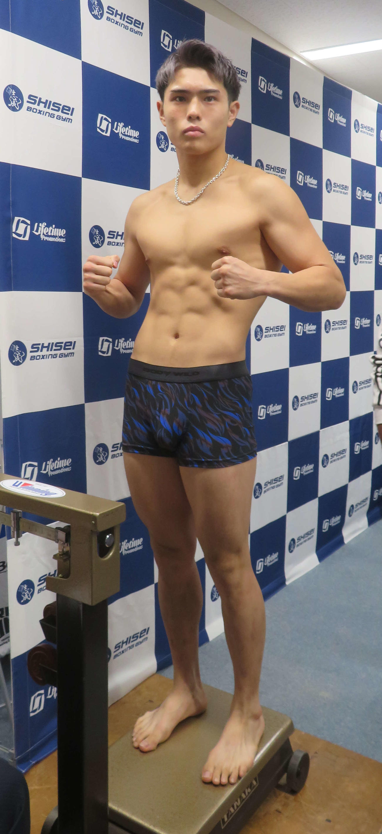 計量クリアした日本ウエルター級3位佐々木尽
