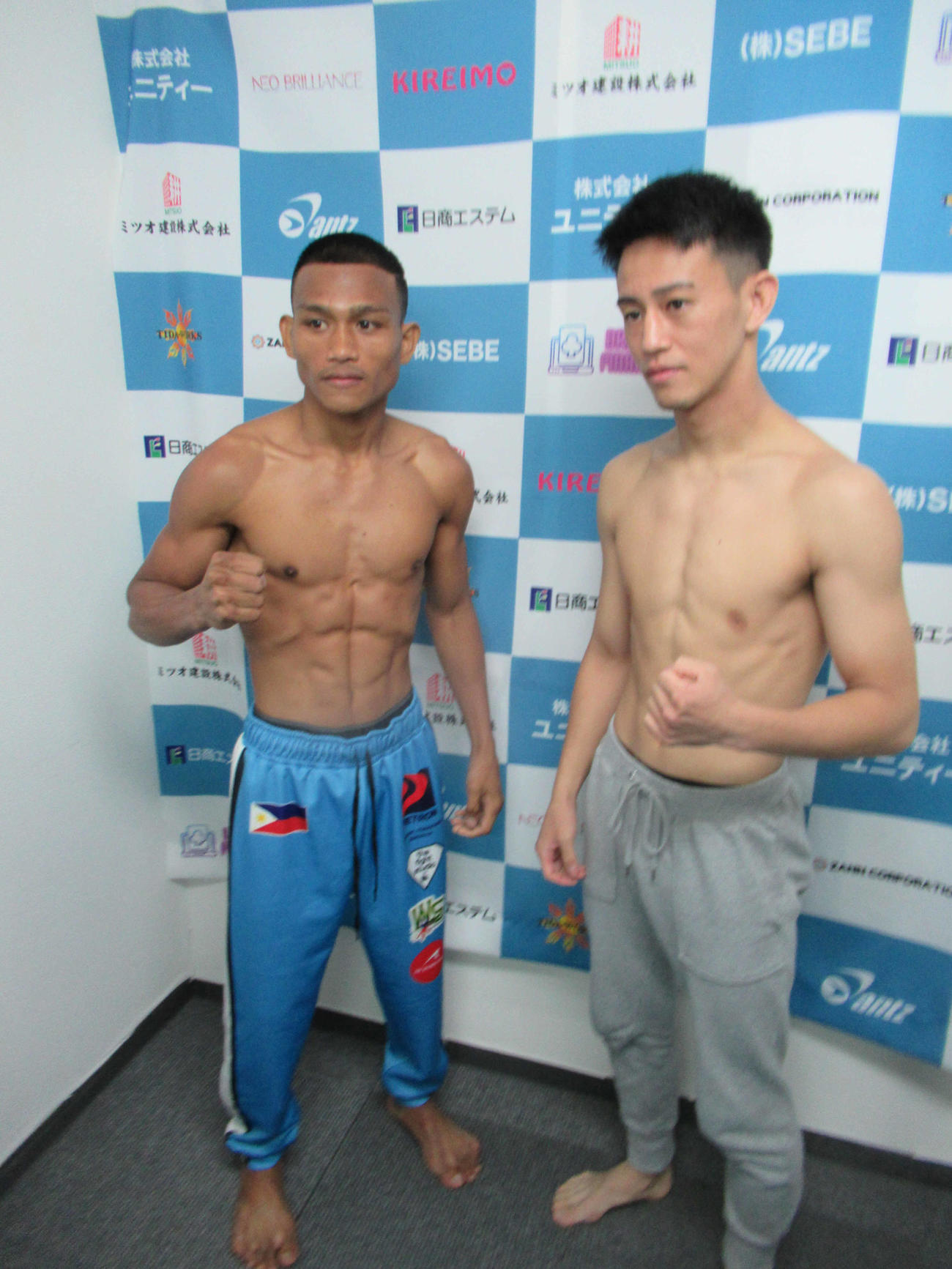 WBOアジアパシフィック・ミニマム級王座決定戦に臨む小林（右）とリメンツォ