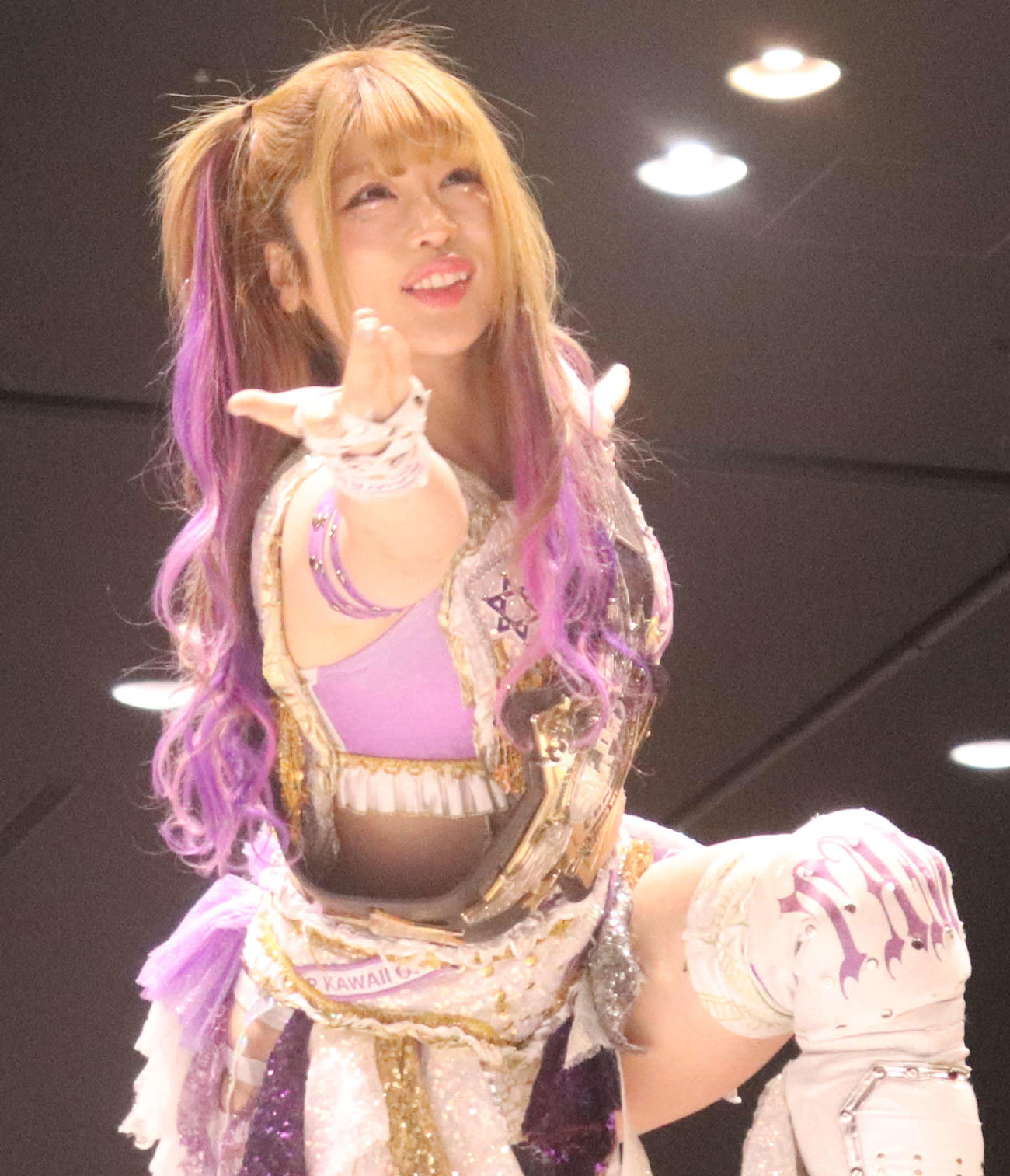 スターダム高田馬場大会　入場でポーズを取る中野たむ（撮影・渋谷征平）