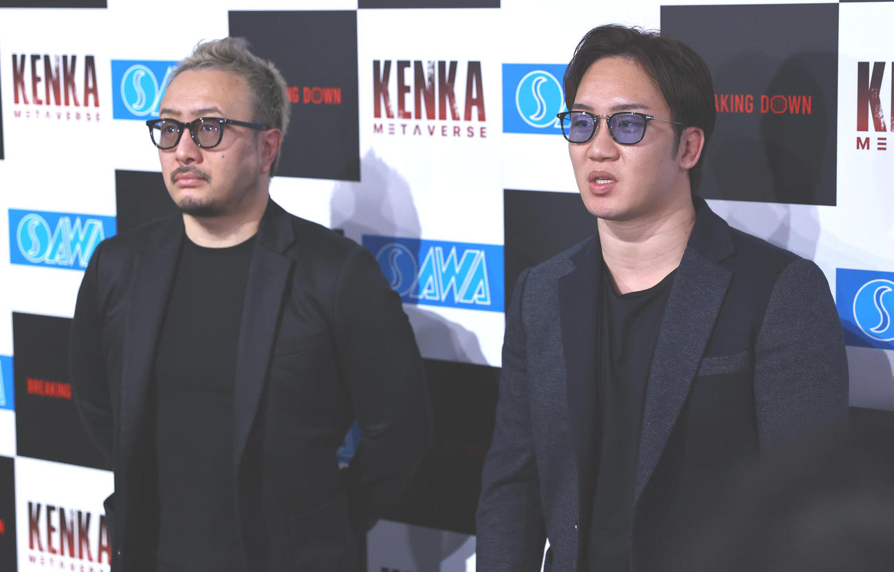 試合を終え取材に応じる朝倉未来（右）とYUGO（撮影・垰建太）