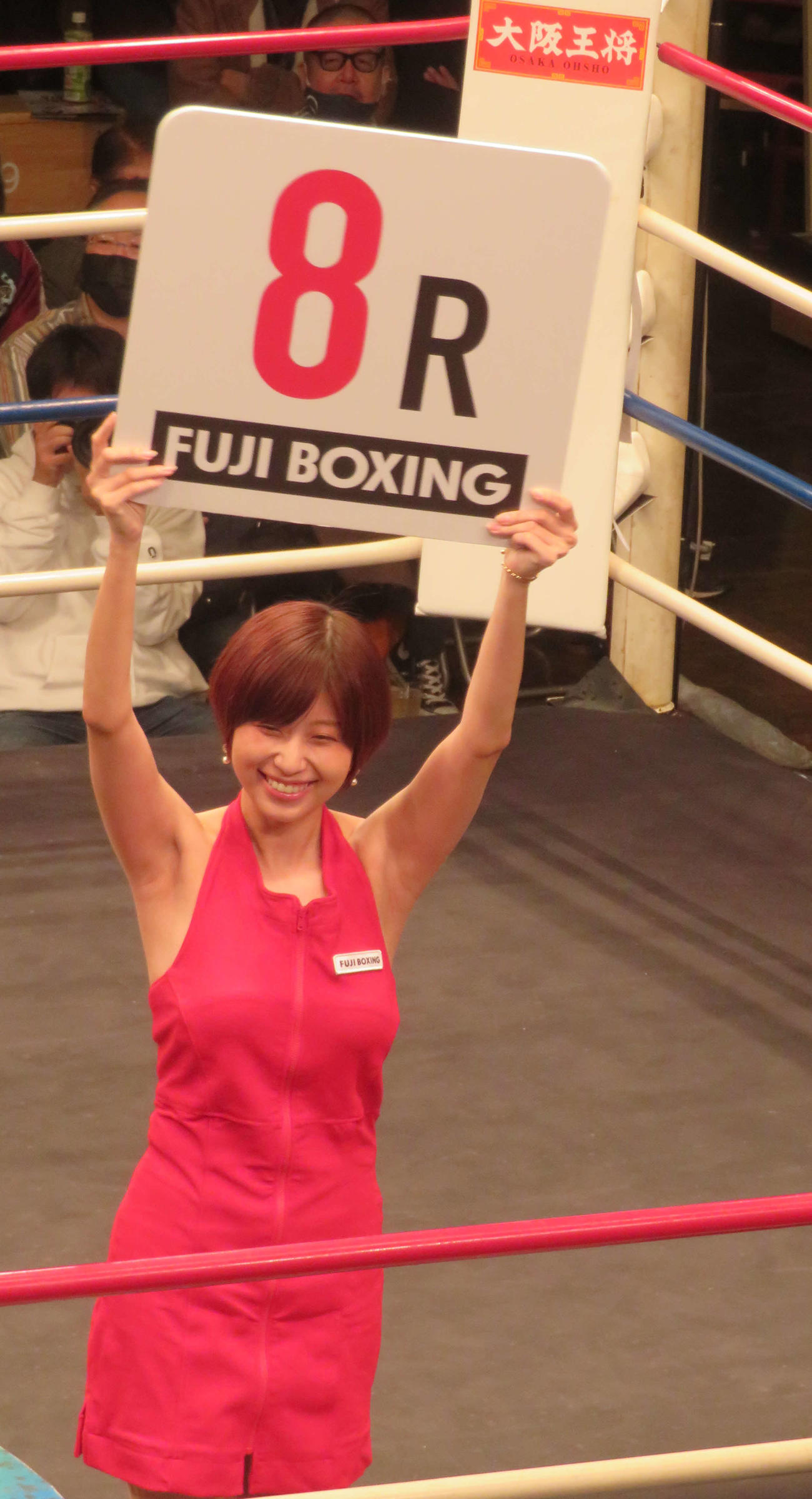 ダイヤモンドグローブ興行でラウンドガールを務めた天野麻菜
