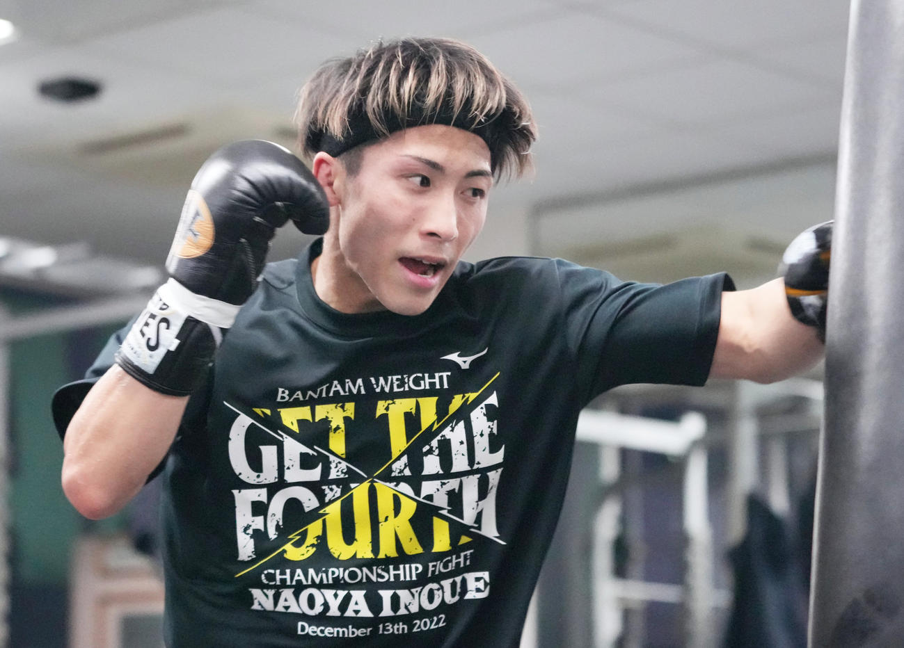 公開練習でサンドバック打ちを消化した井上尚（大橋ジム提供）